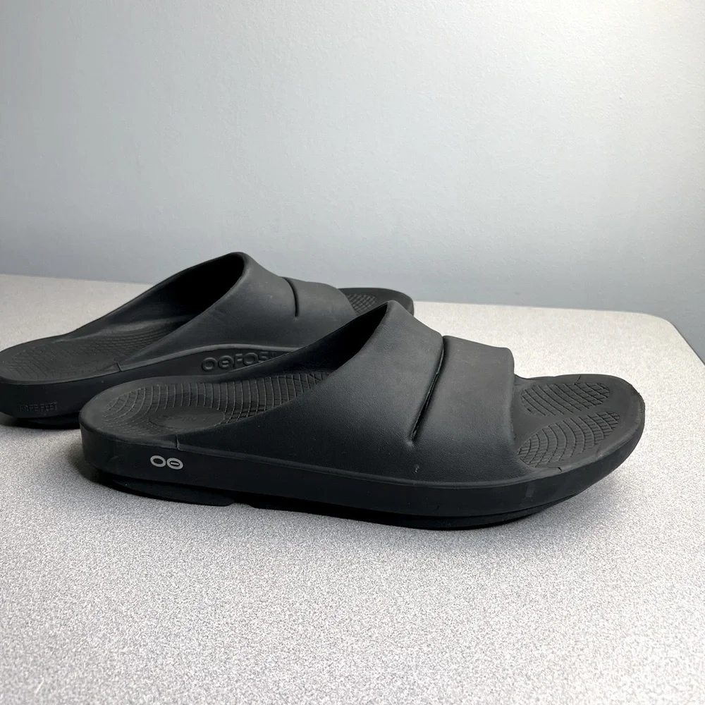 OOFOS OOahh Black Slide Recovery Sandals Unisex